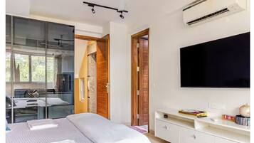 Double Room, Garden View | Room amenity