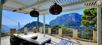 Villa Marinella: A romantic and welcoming three-story villa situated in a quiet location, at a short distance from the famous Piazzetta of Capri, with Free WI-FI.