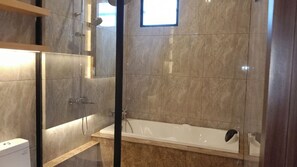 Villa | Bathroom | Free toiletries, towels, soap, shampoo - Airo Villas (Pekanbaru)