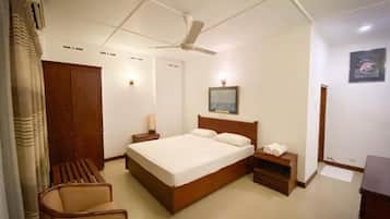 Bureau, espace de travail pour ordinateur portable, Wi-Fi gratuit