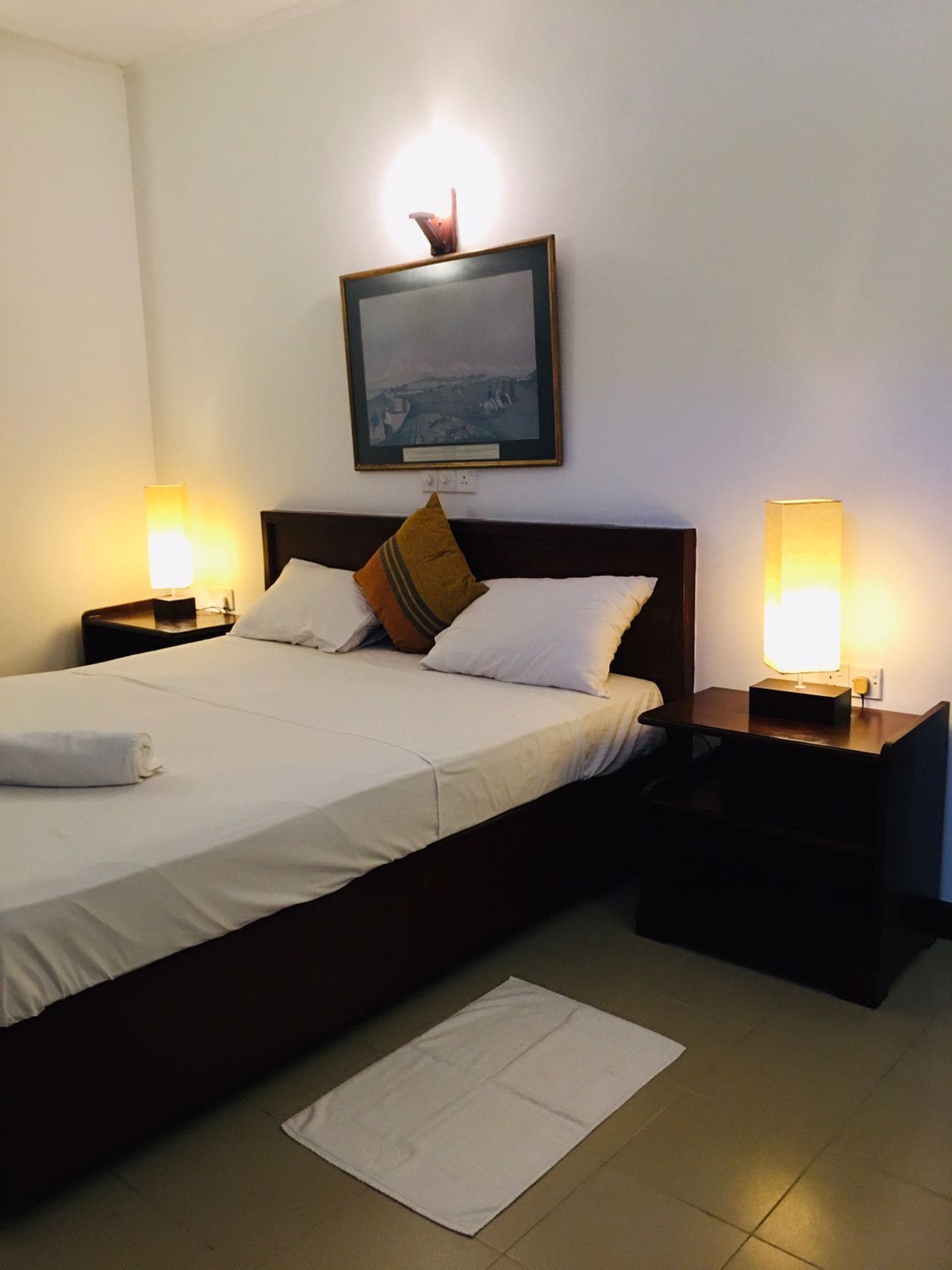 Individually furnished, desk, laptop workspace, free WiFi