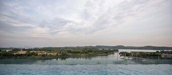 3BR Somerset Apt 2 TVs With Harbour View, Legoland