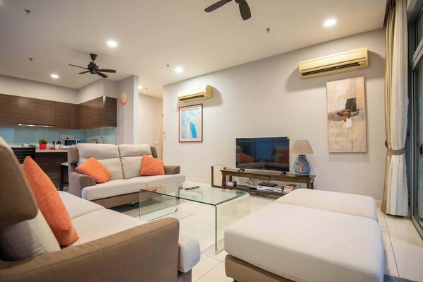 Apartment (3 Bedrooms) | Front of property