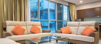 3BR Somerset Apt 2 TVs With Harbour View, Legoland