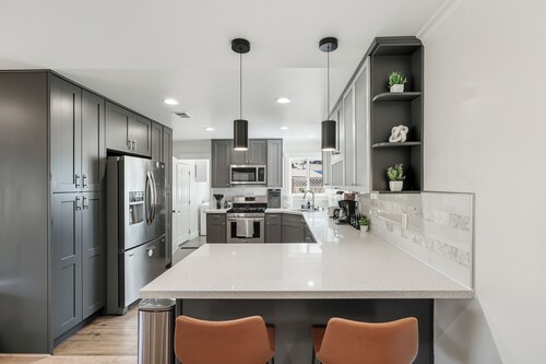 Modern 4BR House w/BBQ, AC & Games, Close to Techs next to Palo Alto, Stanford