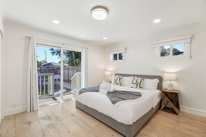 4 عدّة غرف نوم ومكواة/لوح كي وواي فاي وملاءات أسرّة