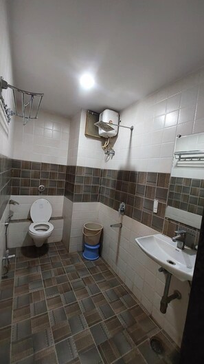 Deluxe Room | Bathroom