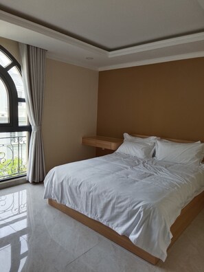 Espacio para trabajar con laptop, wifi gratis y ropa de cama 