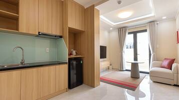 Laptop workspace, free WiFi, bed sheets