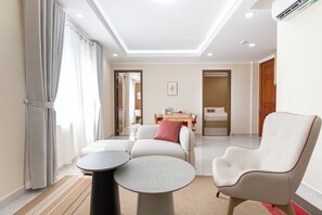 Laptop workspace, free WiFi, bed sheets