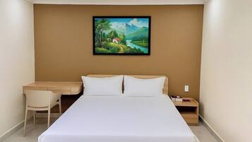 Kamar Double, pemandangan kota | Ruang kerja ramah laptop, Wi-Fi gratis, dan seprai linen