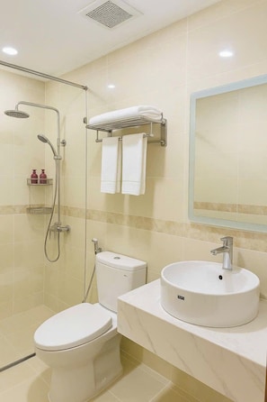 Double Room, City View | Bathroom