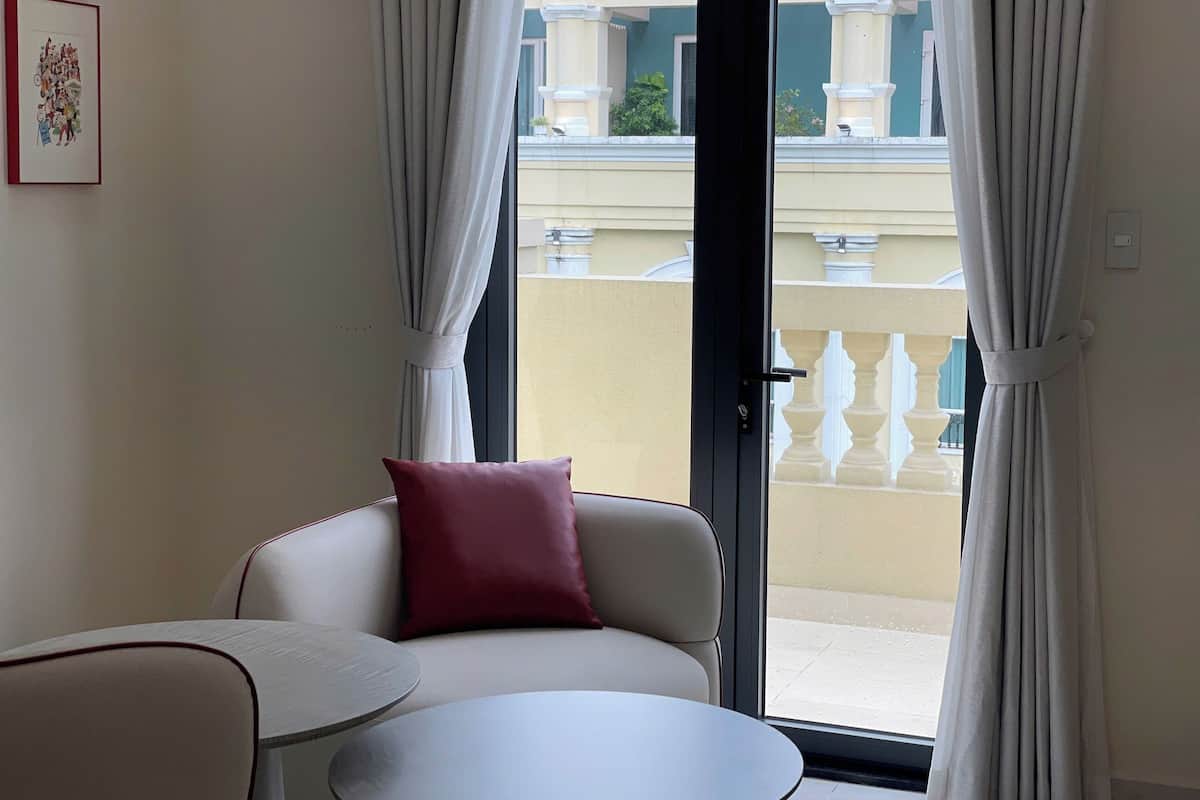 Habitación doble Deluxe, 2 habitaciones | Espacio para trabajar con laptop, wifi gratis y ropa de cama