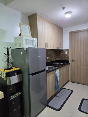 스탠다드 아파트 | 전용 주방 | 냉장고, 전자레인지, 쿡탑, 조리 도구/접시/주방 기구