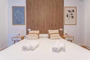 Desk, WiFi, bed sheets