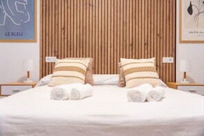 Desk, WiFi, bed sheets - Amplio Bajo Deluxe | Ideal 8 huéspedes (Santander)