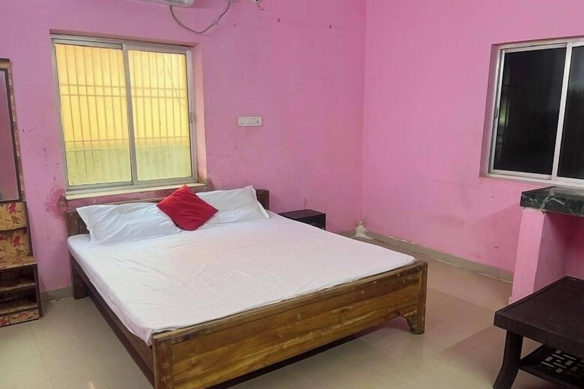 ملاءات للفراش لا تسبب الحساسية ومكتب وتجهيزات عازلة للصوت