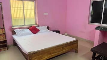 Quarto casal luxo | Roupas de cama antialérgicas, escrivaninha, quartos à prova de som