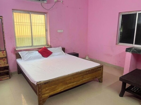 Hypo-allergenic bedding, desk, soundproofing, free WiFi - Hotel Shivansh Guest House Puri (Puri)
