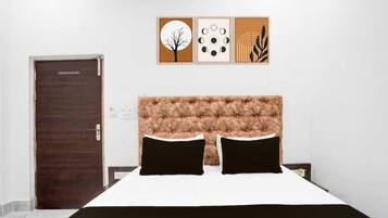 Double Room | Rollaway beds, free WiFi, bed sheets