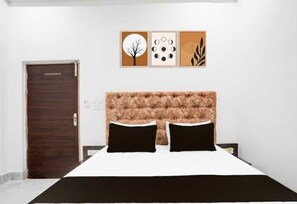 Double Room | Rollaway beds, free WiFi, bed sheets