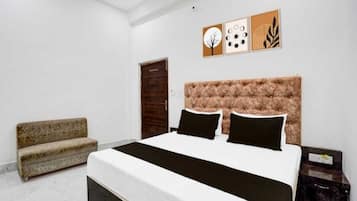 Double Room | Desk, rollaway beds, free WiFi, bed sheets