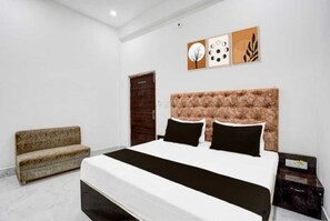 Double Room | Rollaway beds, free WiFi, bed sheets