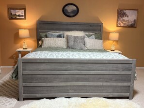 Iron/ironing board, bed sheets