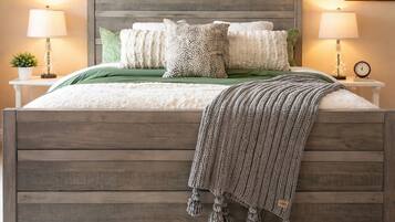 3 bedrooms, desk, iron/ironing board, travel cot