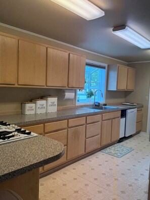 ميكروويف، فرن، موقد طهي مسطح، غسالة أطباق