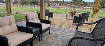  Stable House INN - Charming Country Retreat in Redmond with Hot Tub