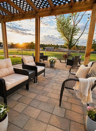  Stable House INN - Charming Country Retreat in Redmond with Hot Tub