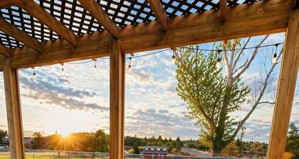 Stable House INN - Charming Country Retreat in Redmond with Hot Tub