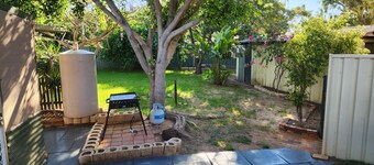 5 minutes from the coastal City of Geraldton, ready for you to rest and relax.