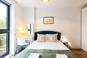 2 Schlafzimmer, Schreibtisch, Bügeleisen/Bügelbrett, Internetzugang