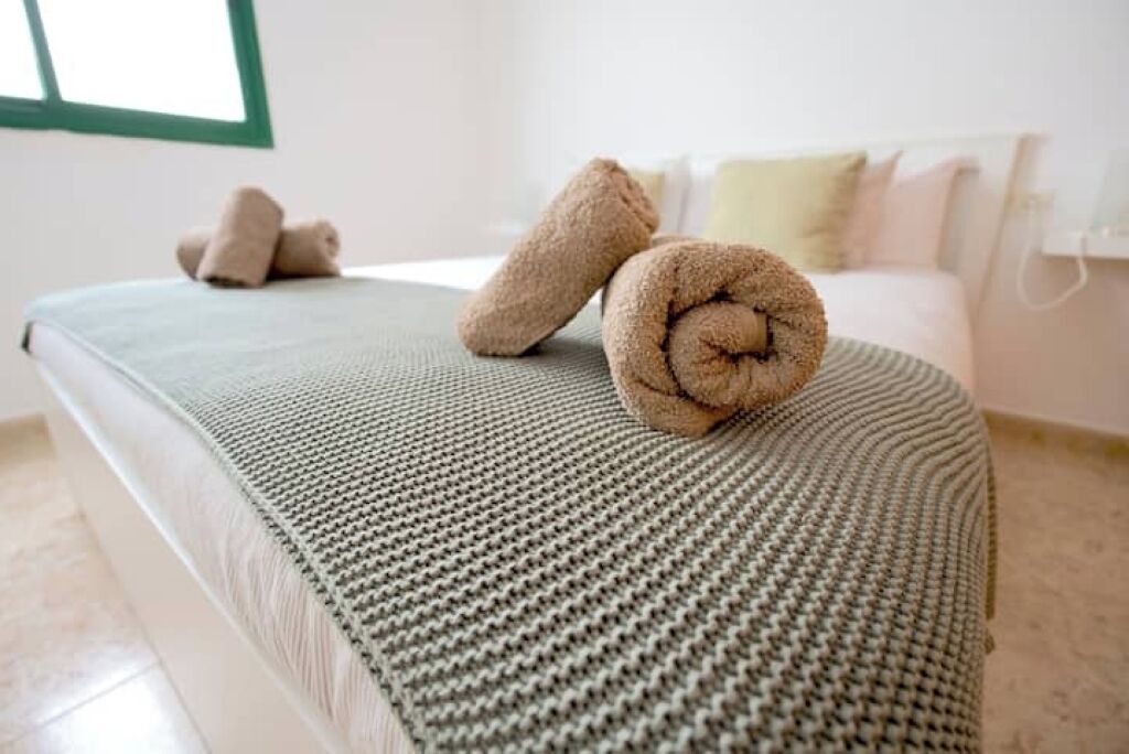 3 dormitorios, tabla de planchar con plancha, wifi gratis y ropa de cama