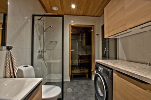 Dusche, Haartrockner, Bidet, Handtücher