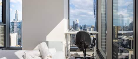 2 chambres, bureau, accĂšs au Wi-Fi (inclus), literie fournie