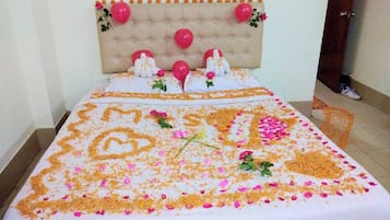 Deluxe Double Room, Beach View | Free WiFi
