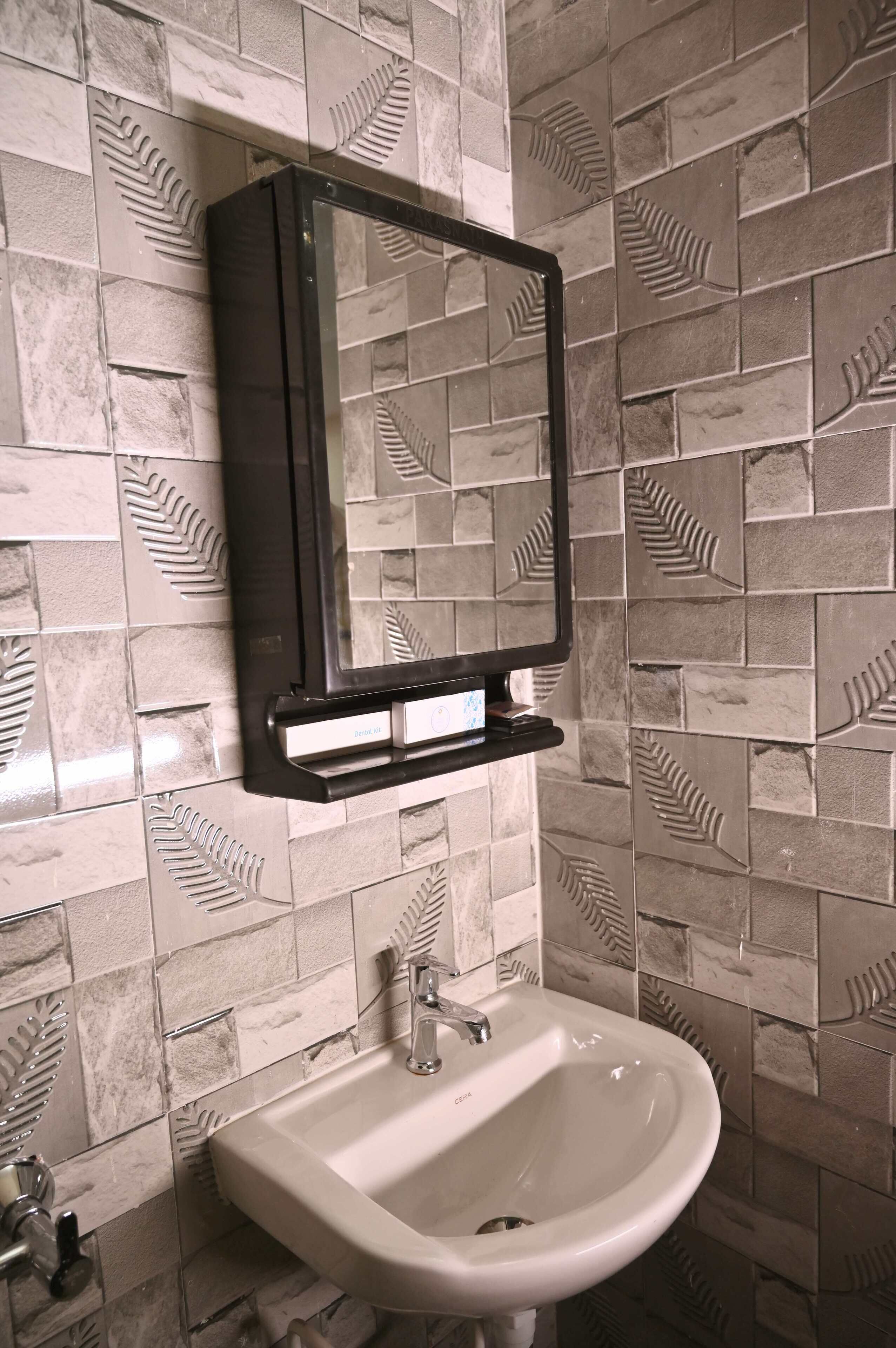 Deluxe Double or Twin Room, City View | Desk, laptop workspace, free WiFi