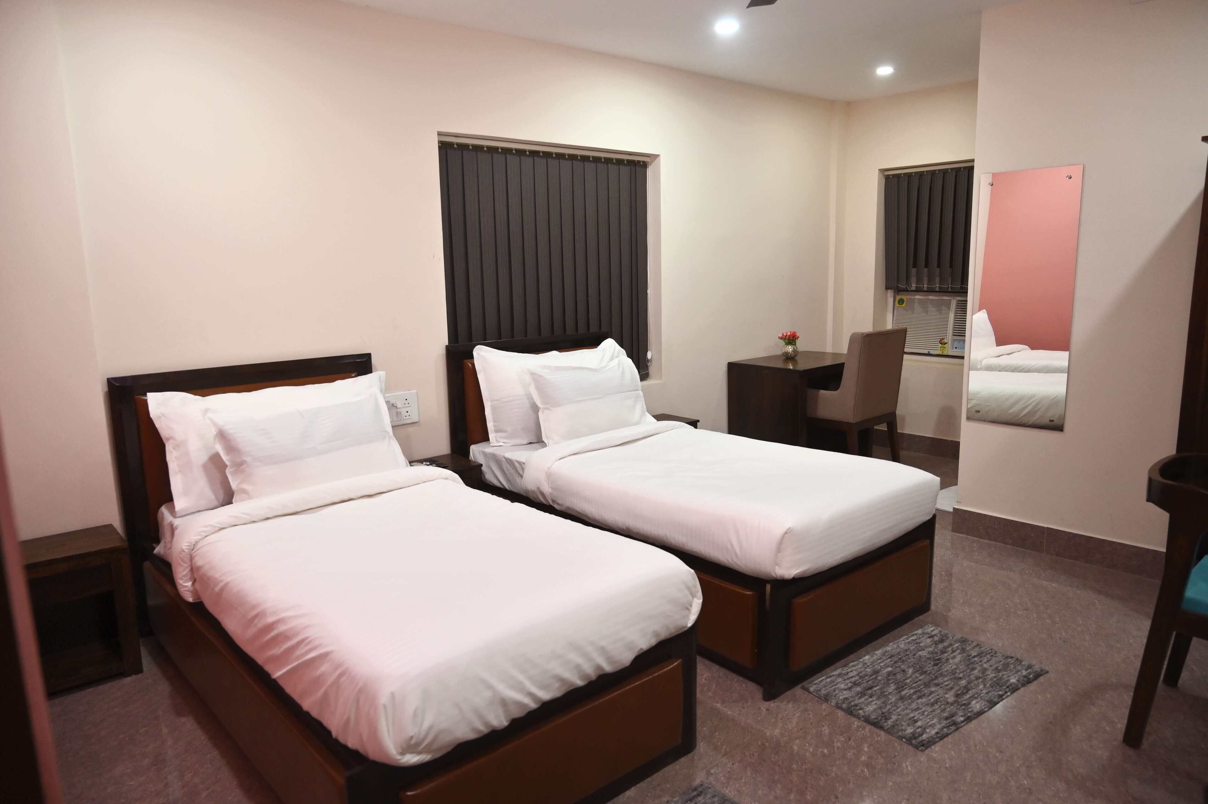 Deluxe Double or Twin Room, City View | Desk, laptop workspace, free WiFi