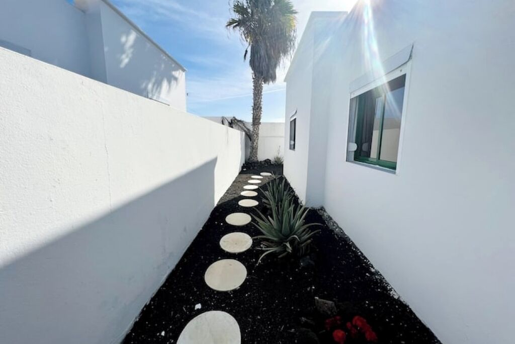 المنطقة المحيطة بالمنشأة