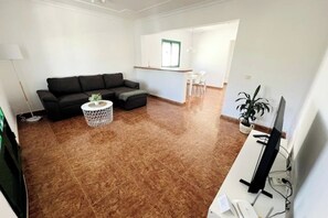 TV - Casa Kalendra Jable - Your refuge near the sea (Urbanización los Cocoteros)