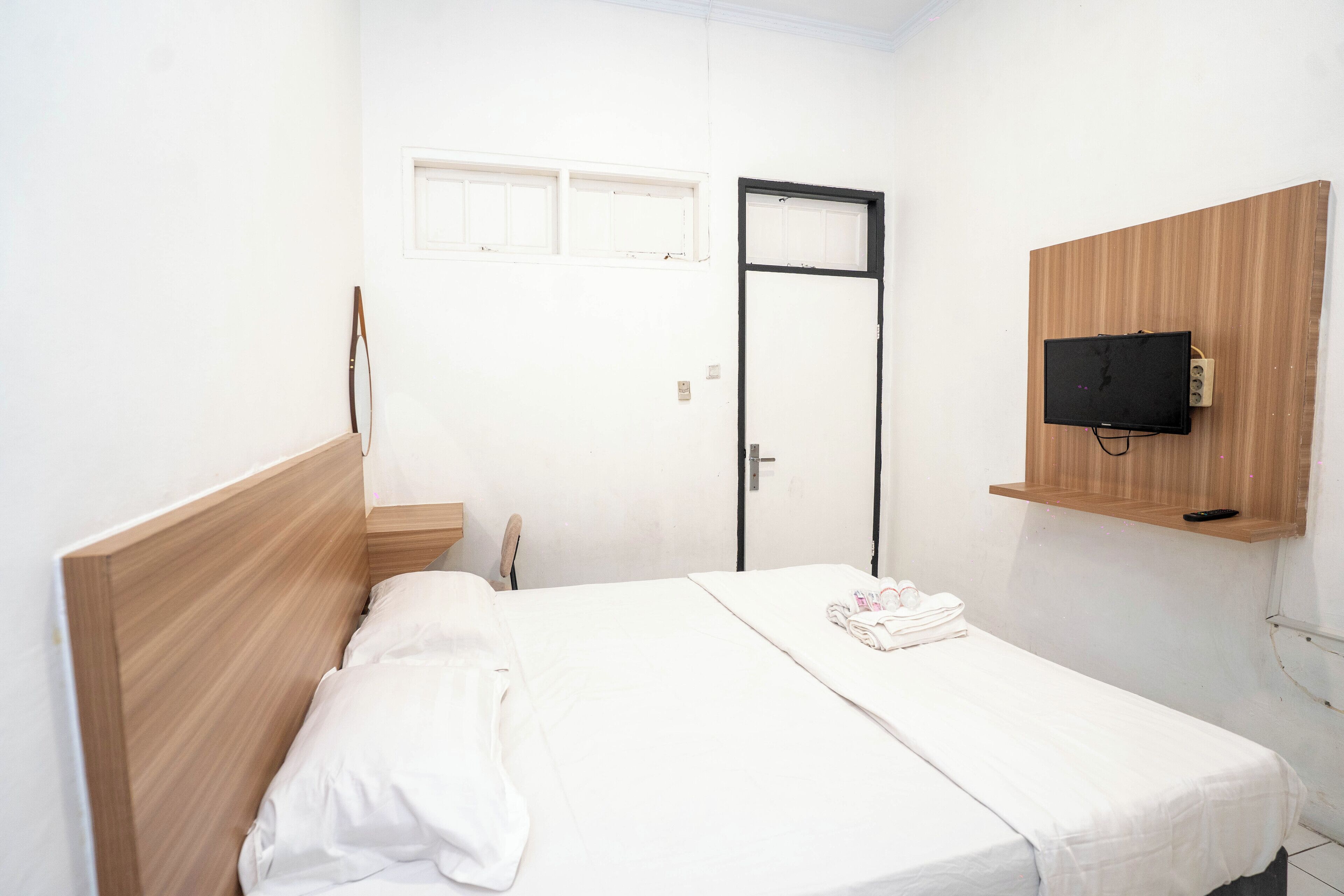 Deluxe Room | Desk, free WiFi