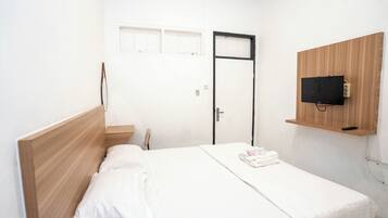 Deluxe Room | Desk, free WiFi