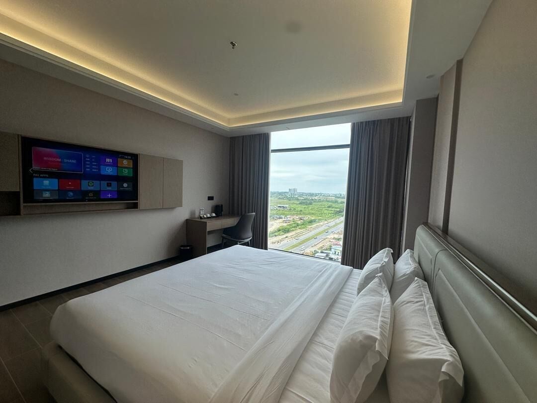 Premier King | Caja de seguridad en la habitación y tabla de planchar con plancha 