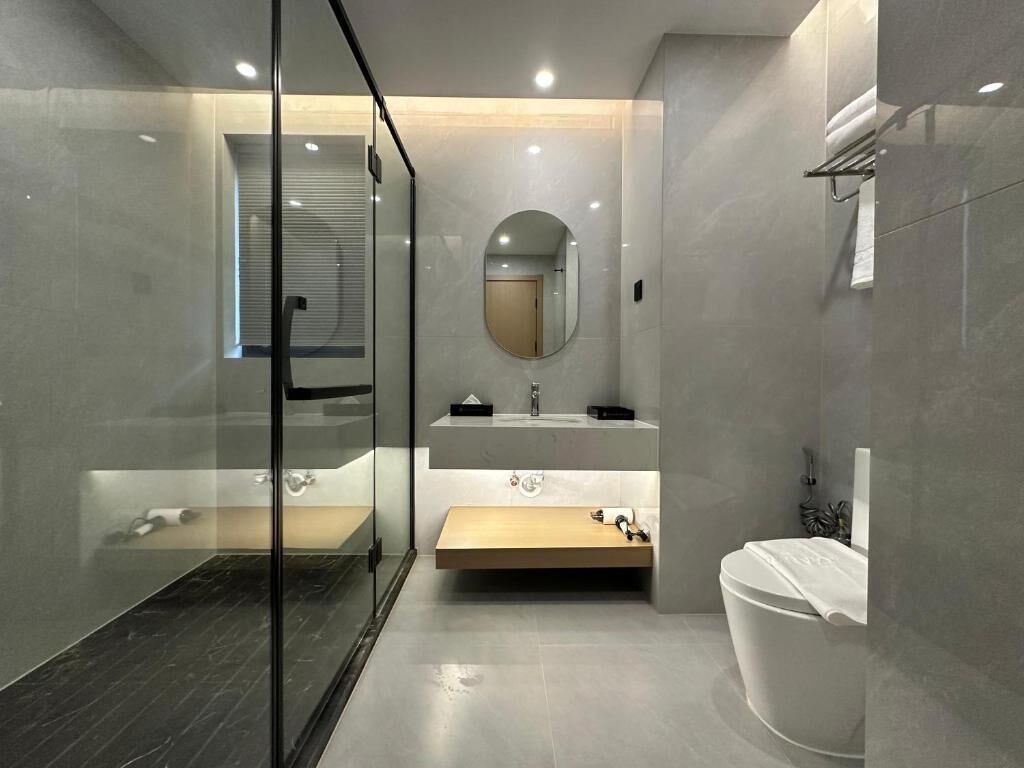 Deluxe King Room | Baño | Zapatillas