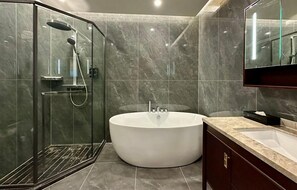 The MAJULAN Suite | Baño | Zapatillas