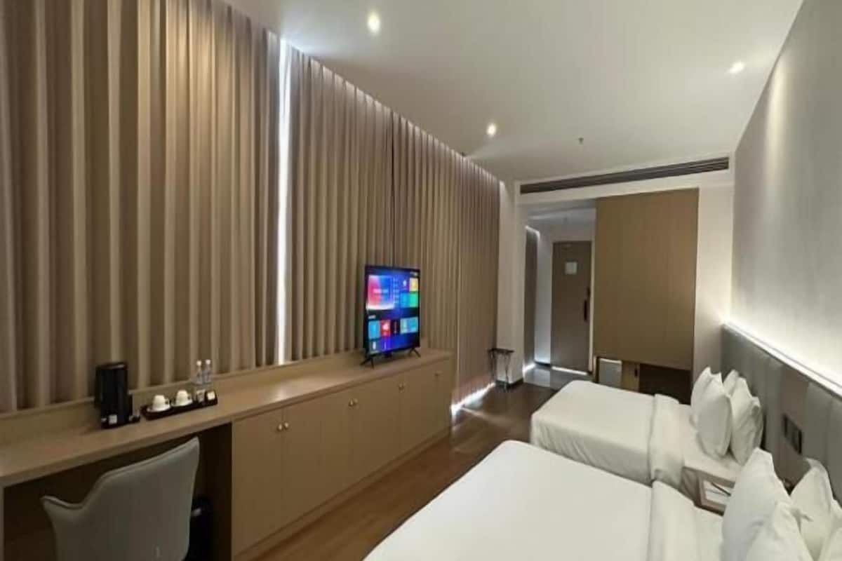 In-room safe, iron/ironing board, free WiFi