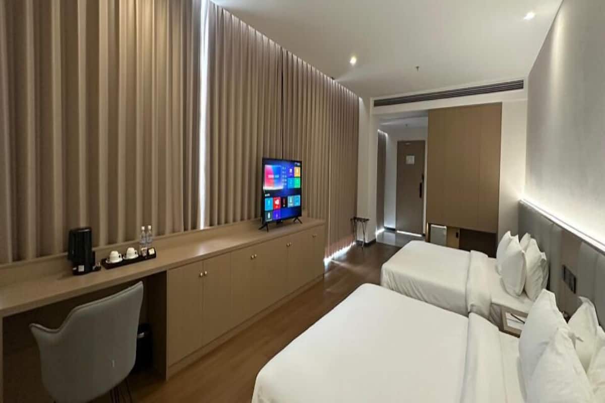 In-room safe, iron/ironing board, free WiFi